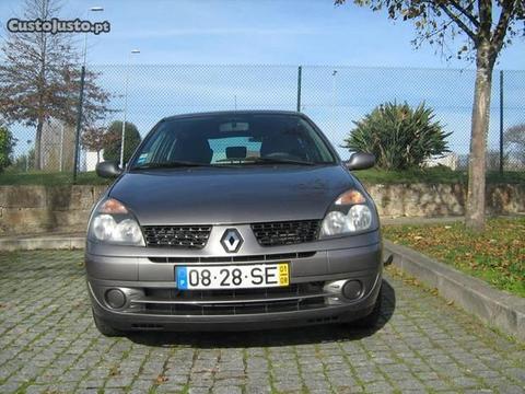 Renault Clio 1200 5 Portas - 01