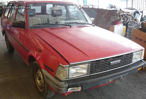 Toyota Corolla KE70 DX SW de 1983 Para Peças