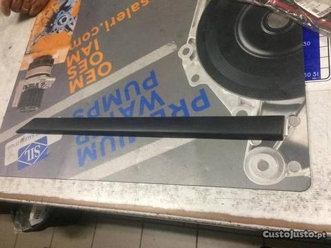 Friso Porta Trás Esq. Opel Material ORIGEM Novo