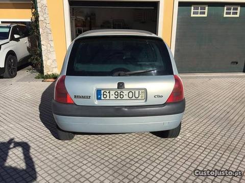Renault Clio Comercial - 00