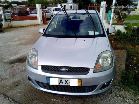 Ford Fiesta 1.4 TDCI de 5 portas - 05