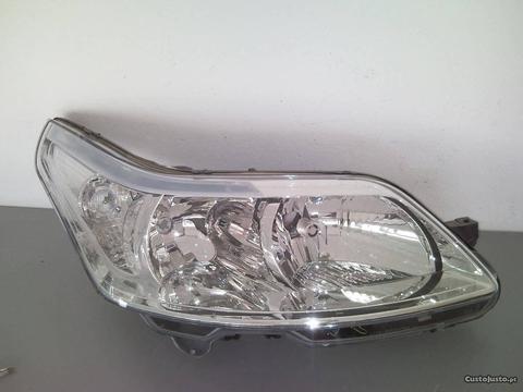 Citroen C4 - Farol Direito - F97