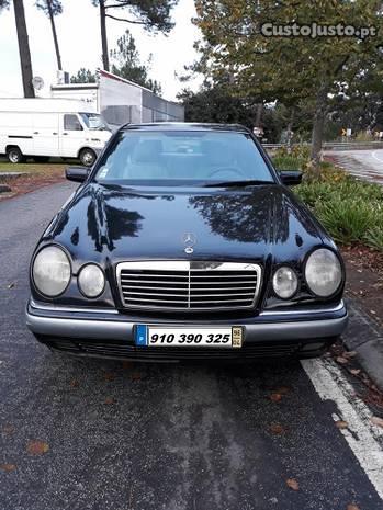 Mercedes-Benz E 220 D Cx.Automática - 96