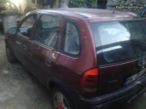 Corsa b para peças ano 99