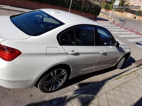 BMW 318 M-Sport Edition - 14