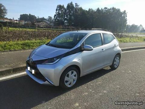 Toyota Aygo X-PLAY + AC + BT - 17