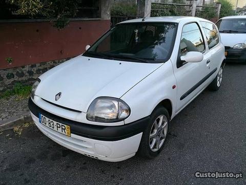 Renault Clio 1.9D - 00