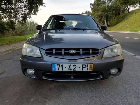 Hyundai Accent 1.3 82cv GLS - 00