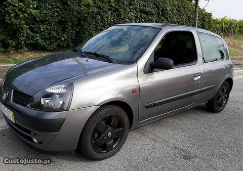 Renault Clio 1200cm3 - 01