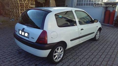 Renault Clio 1.9 D - 00