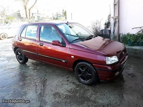 Renault Clio 1.2 com d.assistida - 94