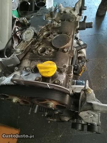 Motor e caixa Renault Laguna 1.6 16V p/peças