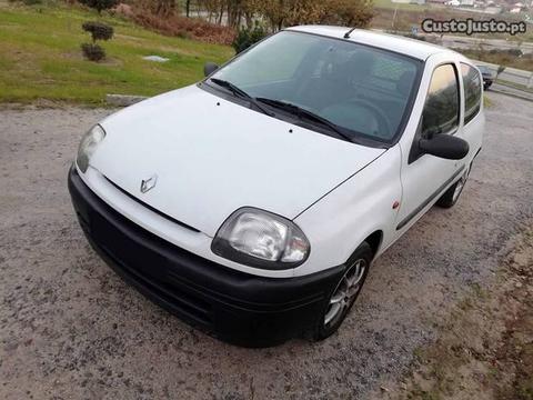 Renault Clio 1.9D - 00