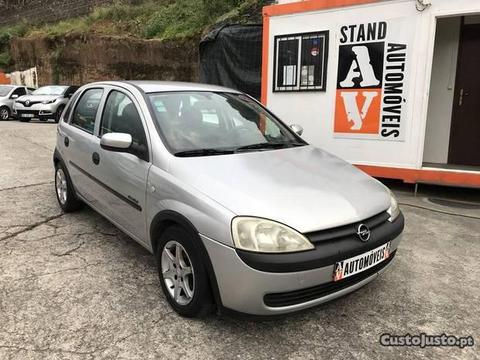 Opel Corsa 1.2 16v - 01