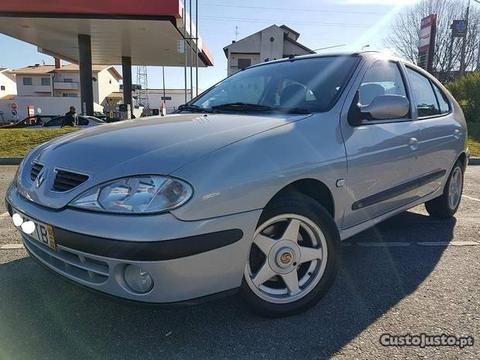 Renault Mégane 1.9 DCI 100 CV C/AC - 02