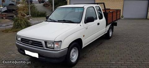 Toyota Hilux 2.4D 4 lugares - 99