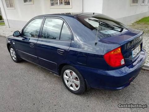 Hyundai Accent 1.3 82cv gls - 03