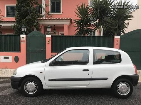Renault Clio 1.9 d - 00