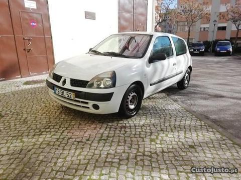 Renault Clio 3 Portas - 06