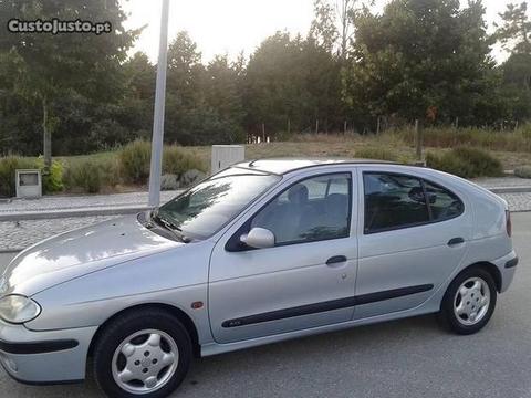 Renault Mégane 1.4 16V 95cv AC - 00