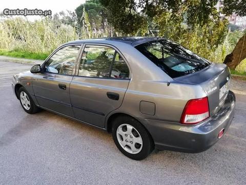 Hyundai Accent 1.3 82cv gls - 00