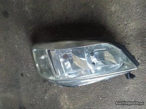 Farol opel zafira/2003