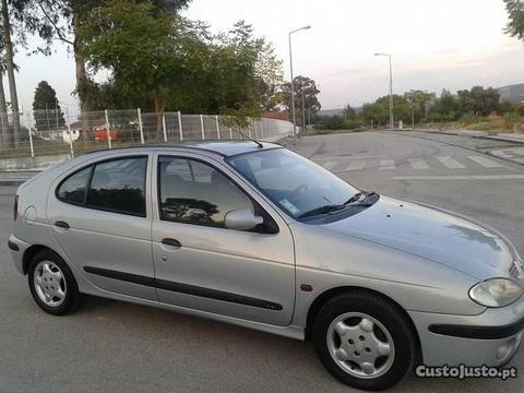 Renault Mégane 1.4 16v 90cv AC - 00