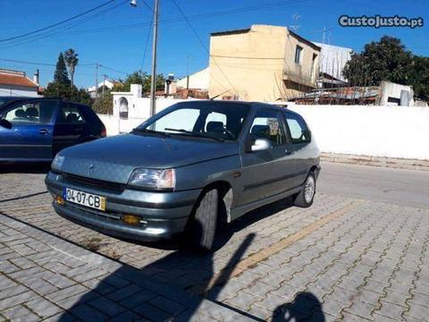 Renault Clio Baccara 1.4 - 93