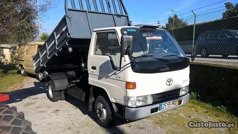 Toyota Dyna 150 Basculante - 99