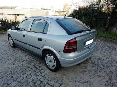 Opel Astra 1.7 DTI - 00