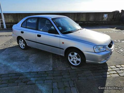 Hyundai Accent 1.3i com 120 mil km - 01