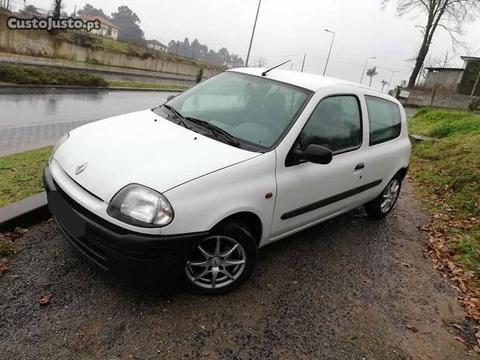 Renault Clio 1.9D - 00