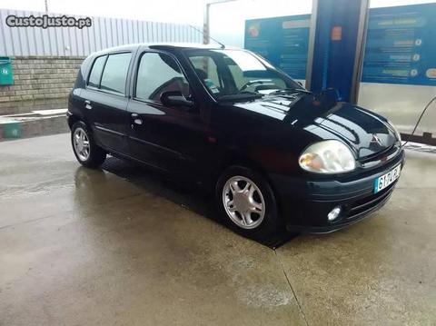 Renault Clio 1.2 Tech Road - 01