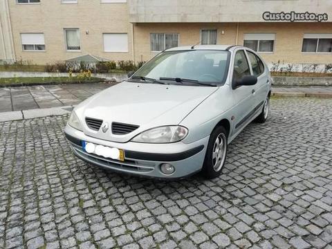 Renault Mégane 1.4 SPORT - 01