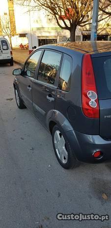 Ford Fiesta 1.2i poucos kms - 07