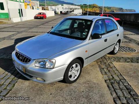 Hyundai Accent 1.3i com 120 mil km - 01