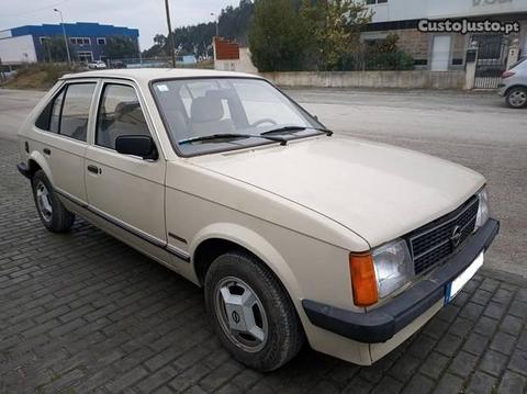 Opel Kadett berlina - 82