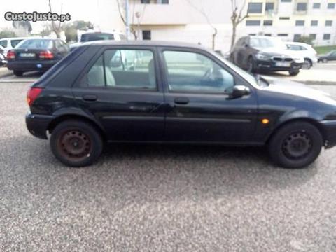 Ford Fiesta 4 portas - 88