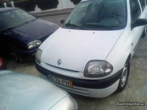 Renault Clio 1.9TD - 00