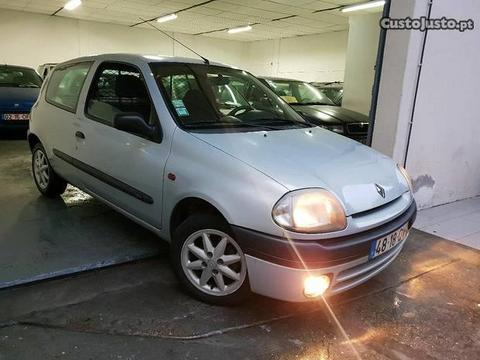 Renault Clio 1.9D - 00