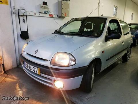 Renault Clio 1.9D c/da - 00