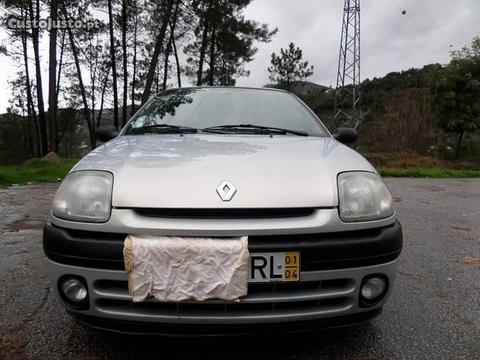 Renault Clio Clio II - 01