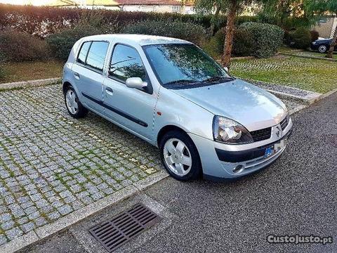 Renault Clio previlegie 80mil klm 1.2 16v - 01