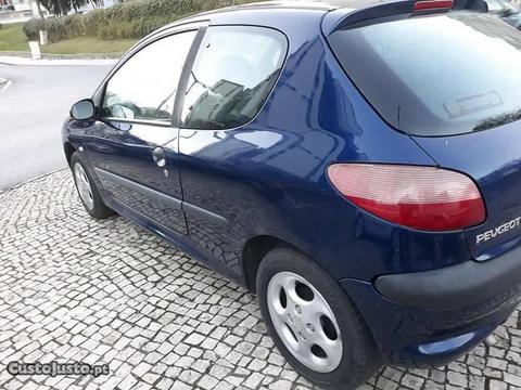 Peugeot 206 1100 cilindradas - 02