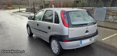 Opel Corsa 5 portas - 01