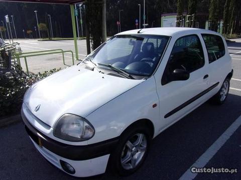 Renault Clio 1.9 Diesel - 99
