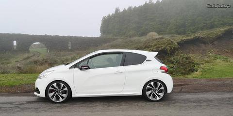 Peugeot 208 1.6 GTi - 14