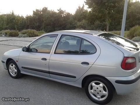 Renault Mégane 1.4 16V 95cv AC - 00