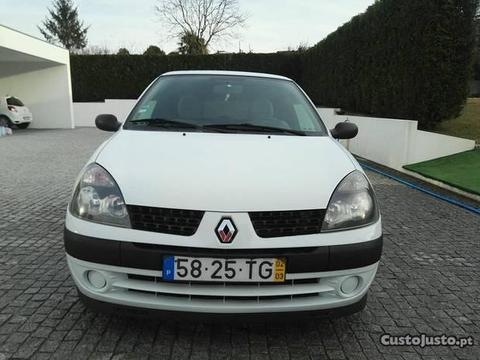 Renault Clio 1.5 DCI comercial - 02