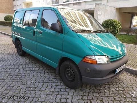 Toyota HiAce 2.4D 6 Lugares - 97